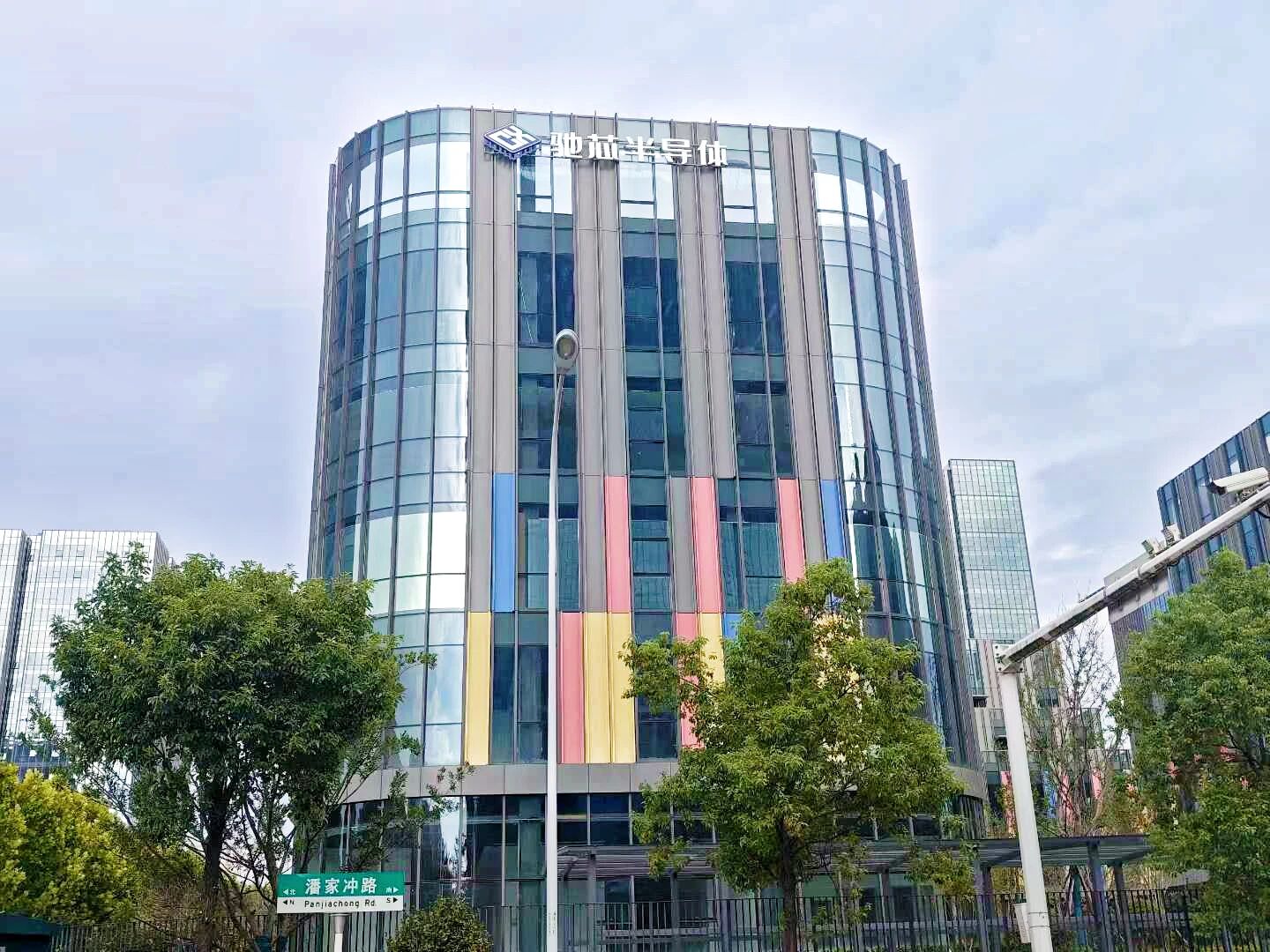 重磅！近億元戰(zhàn)略融資官宣+總部基地正式掛牌，馳芯半導(dǎo)體開啟新篇章